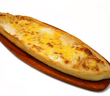 Пиде с сыром и яйцом