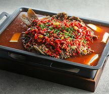 Запеченный карп с перцем чили