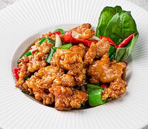 Жареный цыпленок по-гонконгски с базиликом