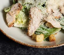 Цезарь с курицей