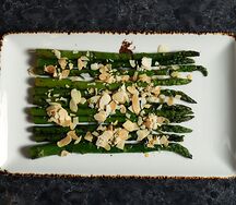 Спаржа на гриле