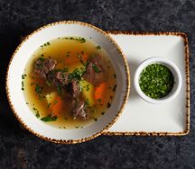 Фирменный густой суп с разварными говяжьими щёчкам