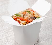 Удон с креветкой и курицей в сладком соусе чили