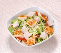 Салат Цезарь с курицей