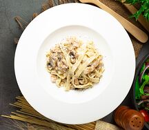 Феттуччине с курицей и грибами