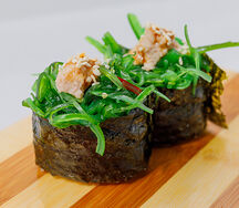 Маринованные водоросли Хияши вакаме