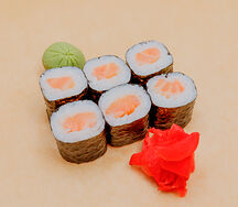 Ролл с лососем