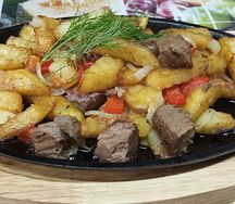 Сковородка Говядина с овощами и картофелем
