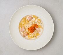 Паппарделле с лососем и красной икрой