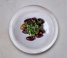 Битые оливки в соусе из греческого сыра