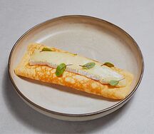 Омлет с сыром бри