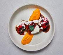 Утиная грудка с кремом из моркови конфи