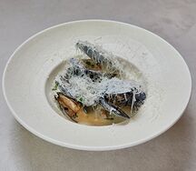 Мидии в сливочно-трюфельном соусе с пармезаном