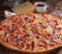 Пицца с ветчиной и грибами