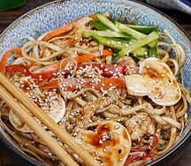 Wok с курицей терияки