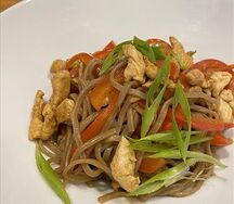 Вок гречневая с курицей