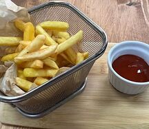 Картофель фри (дольки) с кетчупом
