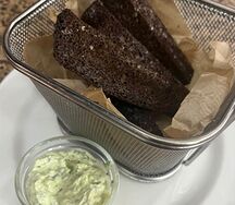 Бородинские гренки с соусом ранч