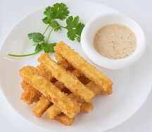 Тофу в кляре с ореховым соусом