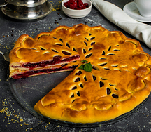 Пирог сдобный с вишней