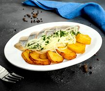 Филе сельди с обжаренным картофелем