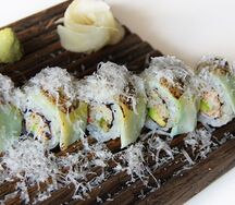 Масляная рыба с крабом и пармезаном