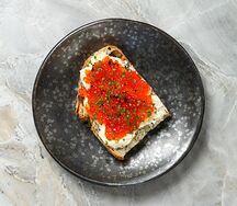 Бутер с красной икрой