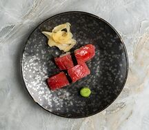 Суши с тунцом