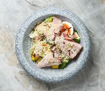 Листья салата с мортаделлой