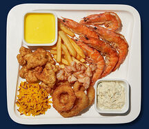 Большое плато с морепродуктами картофелем фри и рисом с 2 соусами