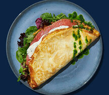 Омлет с лососем и крем чиз