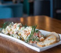 Оливье с креветками