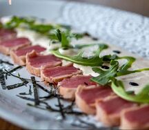 Тунец под соусом тоннато