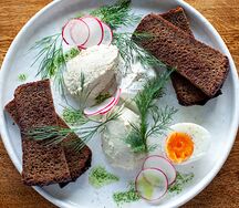 Форшмак из олюторской сельди с гренками