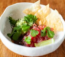 Тартар из тунца с гуакамоле