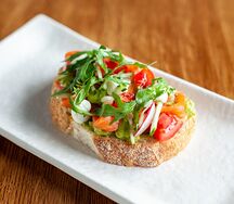 Брускетта с лососем и сливочным сыром