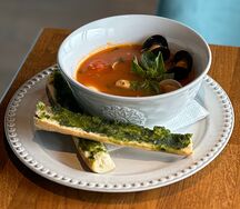 Томатный суп с морепродуктами