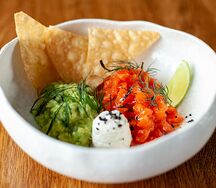 Тартар из лосося с гуакамоле