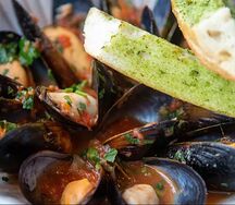 Мидии в томатном соусе