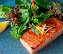 Стейк тунца в сахарной корочке