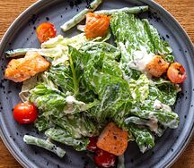 Тёплый салат с лососем