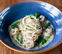 Спагетти с креветками в сливочном соусе