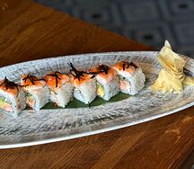 Ролл от шефа с креветкой и сладким чили