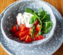 Сладкие томаты со страчателлой