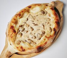 Лодочка с грибами в сливочном соусе