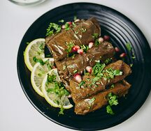 Долма баранина-говядина и мацони с кинзой
