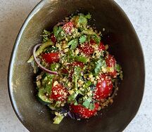 Овощной салат с орехами 