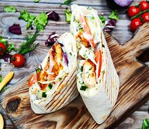 Шаурма деликатесная Уточка, Цезарь BBQ и Детокс-напиток Овощная энергия Staff