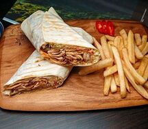 Шаурма деликатесная Уточка, Цезарь BBQ и Фреш Вишня-Яблоко-Клюква Staff