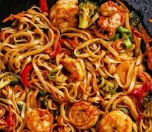 Wok Соба и Сырный Цыпленок Staff